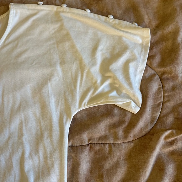 Cable & Gauge Cream V-Neck Short Sleeve Top - Picture 5 of 8